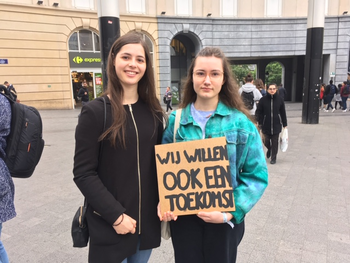 Elise en Anne op klimaatmars