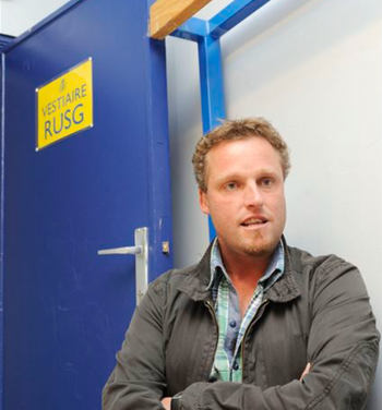 Trainer Tom De Cock in de oude vestiaires van Union Saint-Gilloise in 2013.