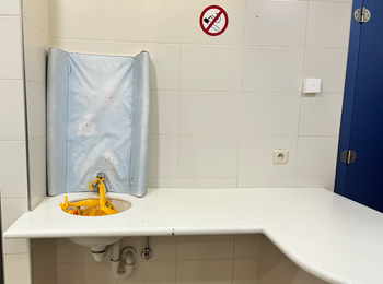 13042023_luiertafel toiletten Brussel-Zuid