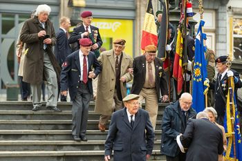 8 mei 2023: herdenking van het einde van WOII aan de Congreskolom, het Graf van de Onbekende Soldaat in Brussel, precies 78 jaar na het einde van de Tweede Wereldoorlog in 1945.