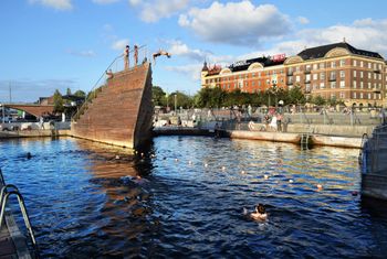 Kopenhagen, klimaatbestendige stad: Islands Brygge Havnebadet, het openlucht havenzwembad