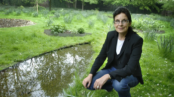 Marie-Jo Lafontaine in 2006 bij een van haar oudere werken in het Erasmushuis in Anderlecht.
