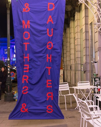 mothers & daughters banner beursschouwburg