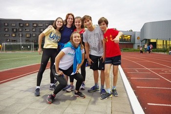 De 13-18 jarigen van de Brusselse Atletiekvereniging (BAV) worden op woensdag en vrijdag getraind door Chris Van San