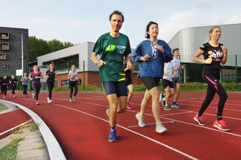 Training van de Brusselse Atletiekvereniging (BAV) op de VUB-piste op de campus in Etterbeek