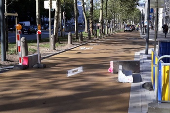 fietsstraat sabotage betonblokken jerseys kleine ring fietspad