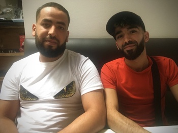 Marwan Bensaihi (links) en Ishak Bousiali (rechts)