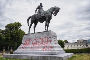 Standbeeld Leopold II nogmaals beklad