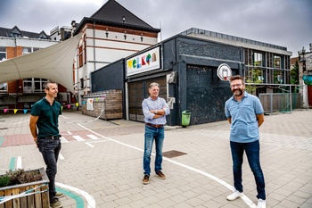 Vlnr: Bart Tuyteleers, administratief directeur basisschool Champagnat, Dominiek David pedagogisch directeur Champagnat, en Stef Colens, directeur basisschool Heilige Familie in Schaarbeek
