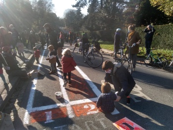 20201128_Van Vollenhovenlaan_autovrije straat_spelende kinderen