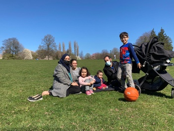 ouders in park van Laken