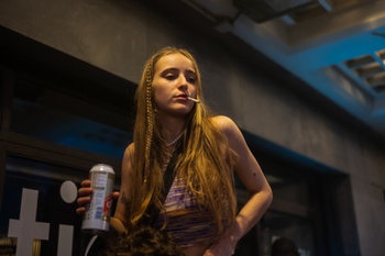 Op zaterdag 8 mei 2021 mochten de terrassen opnieuw openen na de verplichte sluiting van cafés en restaurants in oktober 2020. Het Heilig Kruisplein aan het Flageygebouw liep 's avonds vol met feestende jongeren na een facebook oproep om te feesten.