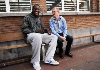 Romelu Lukaku en zijn studiebegeleider Patrick Delfosse op het Sint-Guido-Instituut in Anderlecht in 2010.