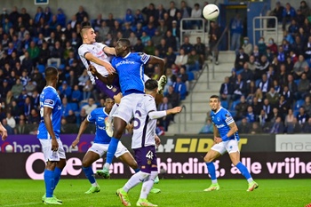 Harwood-Bellis was de uitblinker bij RSCA en trof twee keer het doelkader.