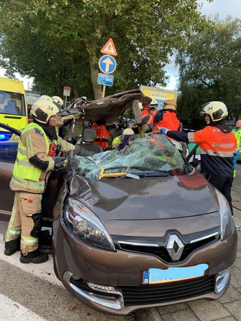 Brandweer redt gekneld persoon