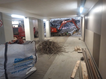 De aanleg van de tunnel onder de sporen van het station van Schaarbeek richtring kanaal voor een snellere en veiligere verbinding met het winkelcentrum Docks Bruksel