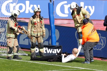 activist wouter mouton bekerfinale rsc anderlecht .jpg