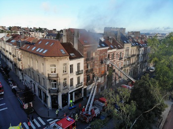 In een rijhuis aan het Louis Moricharplein in Sint-Gillis brak vrijdagochtend 1 juli 2022 omstreeks 7 uur een brand uit. De bewoonster van het huis werd bewusteloos aangetroffen en naar het ziekenhuis overgebracht.