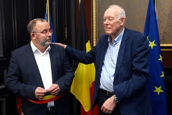 14 september 2022: Charles Picqué geeft burgemeesterssjerp door aan Jean Spinette