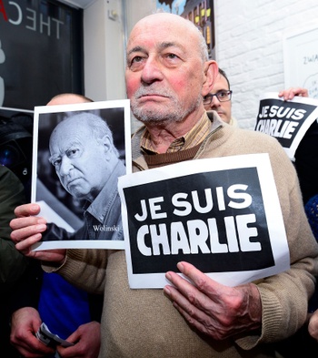 Karel Anthierens (1935-2022) op 8 januari 2015, de dag na de aanslag in Parijs op de redactie van het satirische tijdschrift Charlie Hebdo