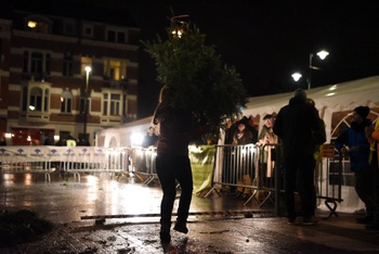 Het Belgisch Kampioenschap kerstboomwerpen in Oudergem (archiefbeeld)