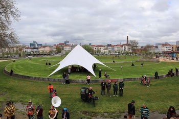 28 april 2023: officiële opening van de kiosk L'écluse in het park aan de Ninoofsepoort