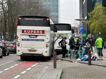 Op de plek waar fietskoerier Sultan Zadran overleed na een aanrijding door een Flixbus is de situatie nog altijd erg gevaarlijk