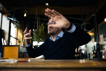 Pascal Smet (one.brussels/Vooruit); staatssecretaris van het Brussels Hoofdstedelijk Gewest, belast met Stedenbouw en Erfgoed, Europese en Internationale Betrekkingen, Buitenlandse Handel en Brandbestrijding en Dringende Medische Hulp