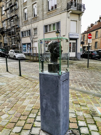 200202_hergé borstbeeld etterbeek