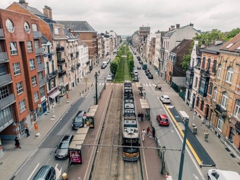 d3b3c4c6-tram10.jpg