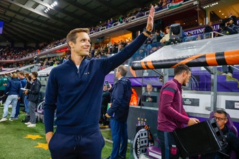 David Hubert, coach van RSC Anderlecht tijdens de wedstrijd tegen het Hongaarse Ferencvaros op 25 september 2024.