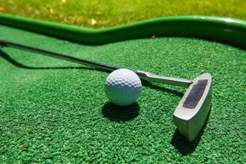 290525 Vanaf deze zaterdag kan je weer minigolven in het Jeugdpark in Jette