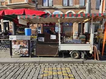 Chez jef et fils op de jaarmarkt van Jette