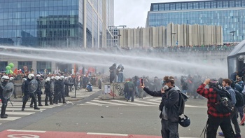 2025-14-10-confrontatie betogers politie nationale betoging