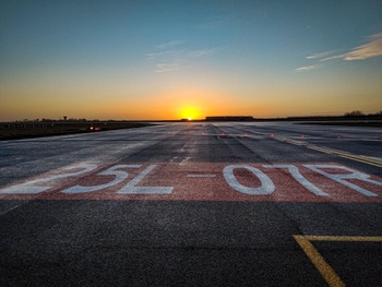 20260211_1966_landingsbaan 25L-07R_Brussels Airport.jpg