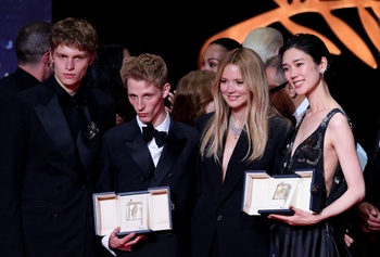 Coward_Emmanuel Macchia_Valentin Campagne_Virginie Efira_Cannes 2026-photonews11212708-057.jpg