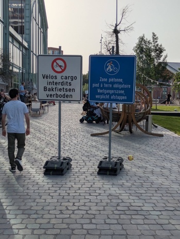 260524_bakfietsen Gare Maritime verbodsbord
