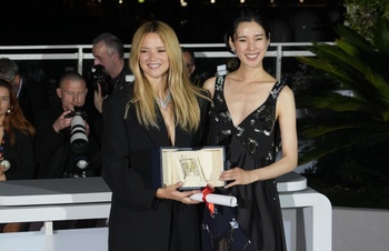 Virginie Efira en Tao Okamato_Cannes 2026_photonews11212704-026.jpg
