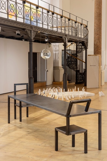 De groepstentoonstelling 'SIDE by SIDE' van Centrale for contemporary art in Botanique.