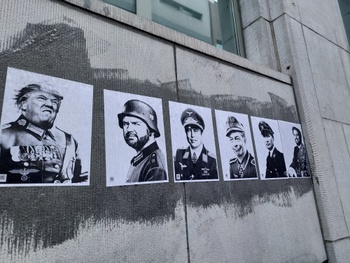 261009_vakbondsbetoging ABVV_antifa posters