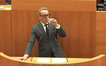 Boris Dilliès in het Brussels parlement