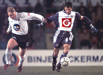 Enzo Scifo tijdens de wedstrijd RWDM-Anderlecht in 1998
