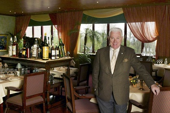 Toenmalig RSCA-manager Michel Verschueren in restaurant Saint-Guidon in 2004