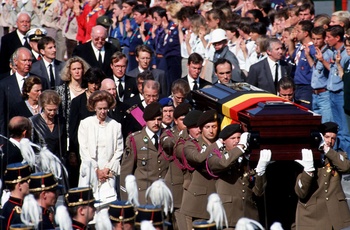 De koninklijke familie op de begrafenis van Koning Boudewijn in 1993