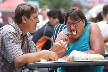 Zuidfoor Foire du Midi kermis smoutebollen frietkraam frituur kermisattractie voeding fastfood