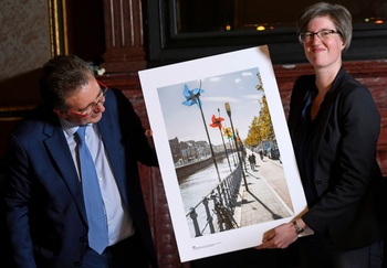 Eedaflegging van Catherine Moureaux (PS) als burgemeester van Sint-Jans-Molenbeek, met Minister-President Rudi Vervoort