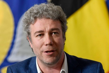 Alain Maron (Ecolo) tijdens een persconferentie van de onderzoekscommissie Samusocial in februari 2018