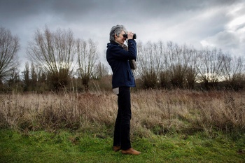 Bernadette Stallaert van natuurvereniging vzw CCN Vogelzang CBN in natuurgebied Vogelenzang in Anderlecht