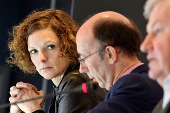 Marie-Martine Schyns (links, CDH), Minister van het Franstalig Onderwijs