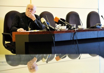 Godfried Danneels tijdens de hoorzittingen van de Commissie Seksueel Misbruik op in december 2010